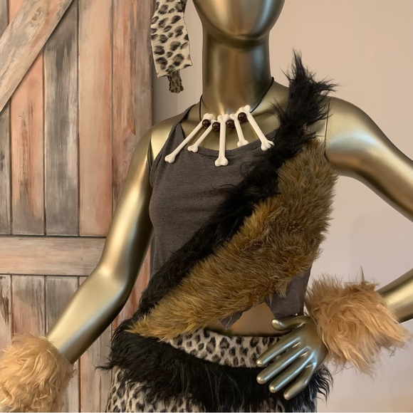 Cave Woman (Jane) Costume Mini Skirt, Top, Headband, Necklace & Bone Size M - Picture 11 of 13
